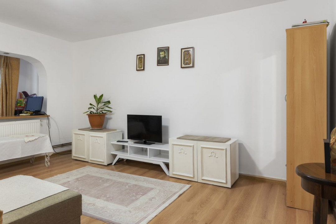 OTOPENI - CENTRAL, APARTAMENT IN VILA, 3 CAMERE 79 MP, ETAJ 1!