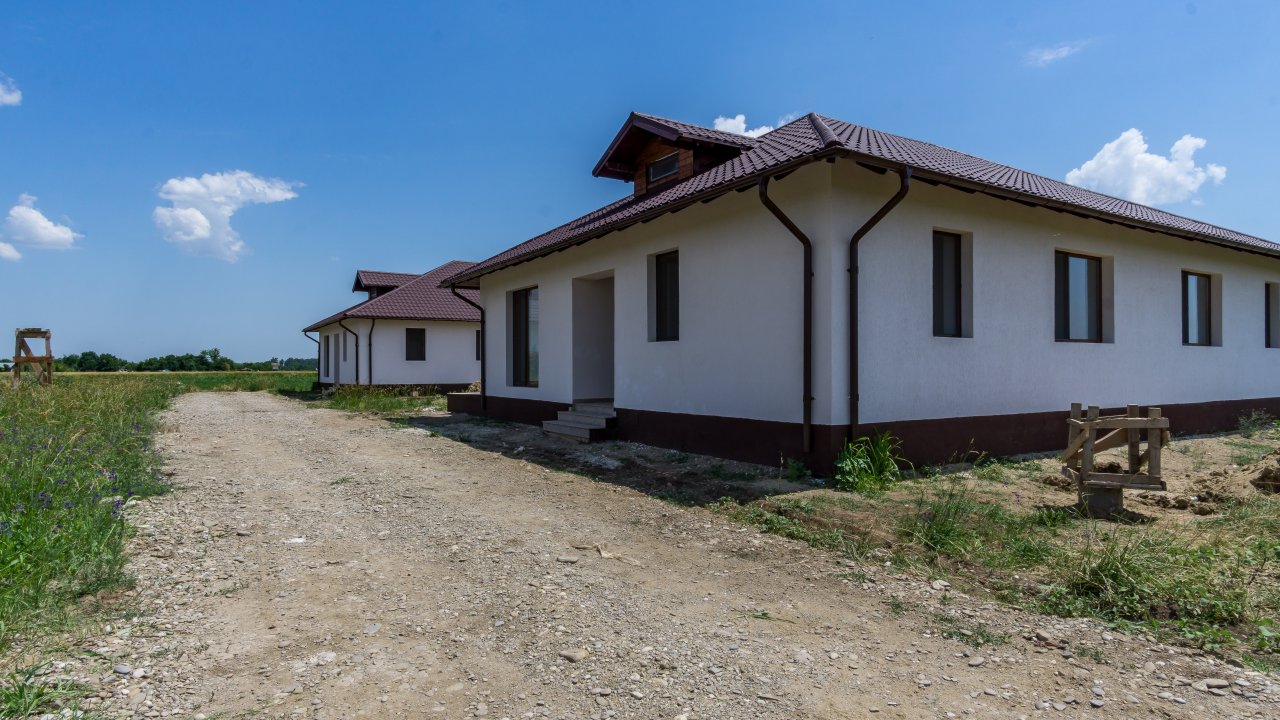 Casa P+M cu teren 270 mp, Gagu, comuna Dascalu