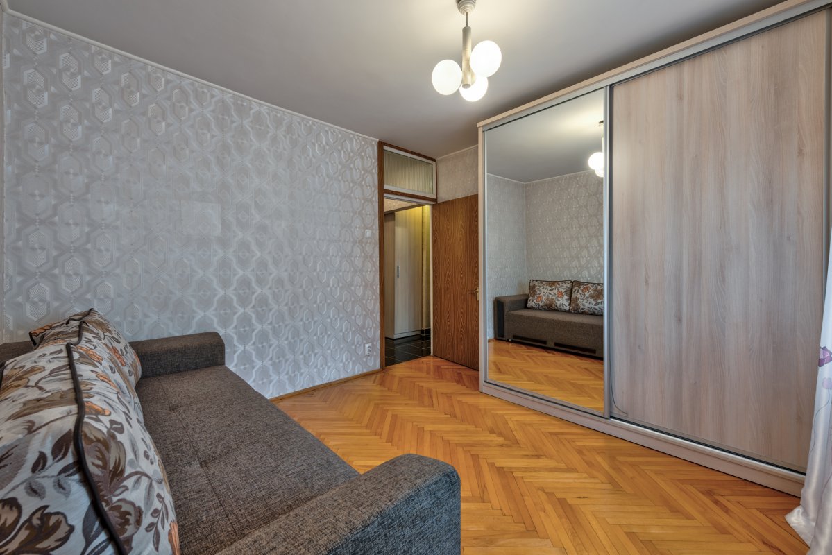 Apartament de 4 camere, loc de parcare inchiriat, Theodor Sperantia! 