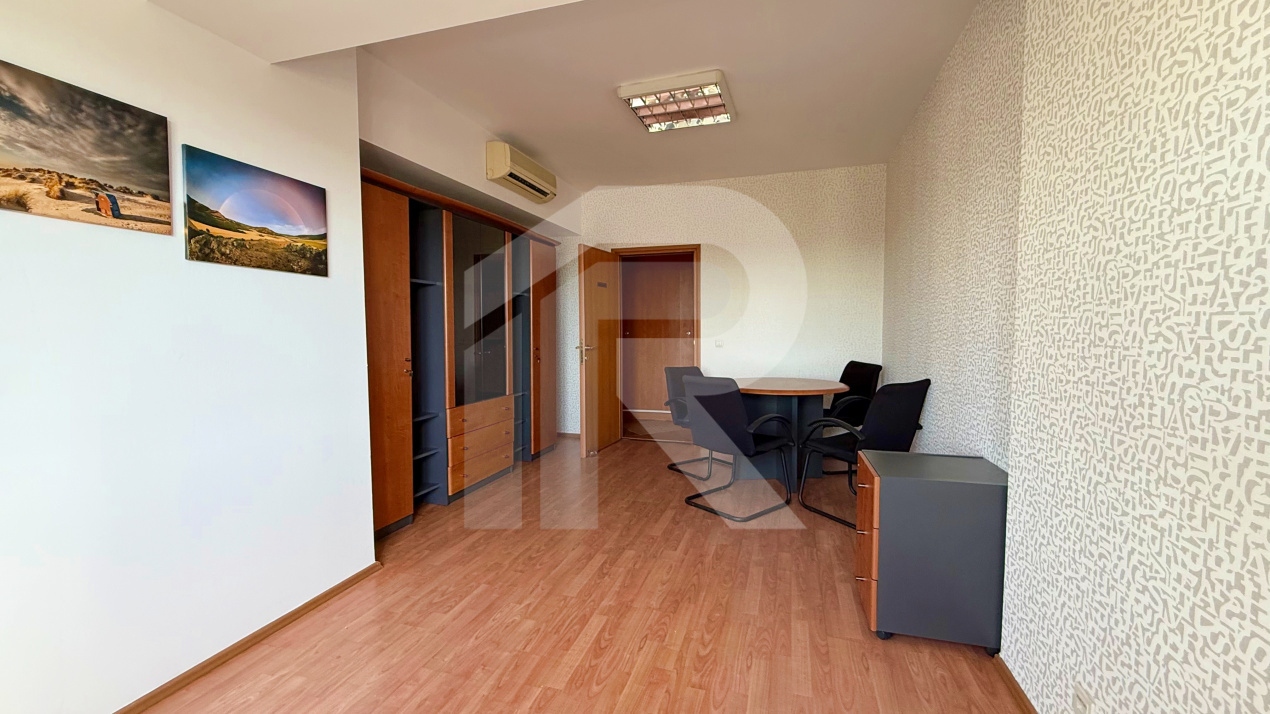 Spatiu birouri zona Mihalache - Turda in imobil mixt, 4 camere, 155 mp, 7 eur/mp