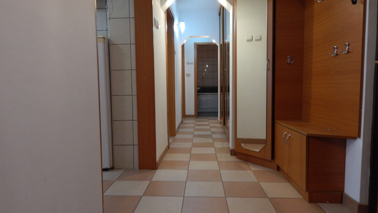 3 camere de inchiriat langa metrou Brancusi