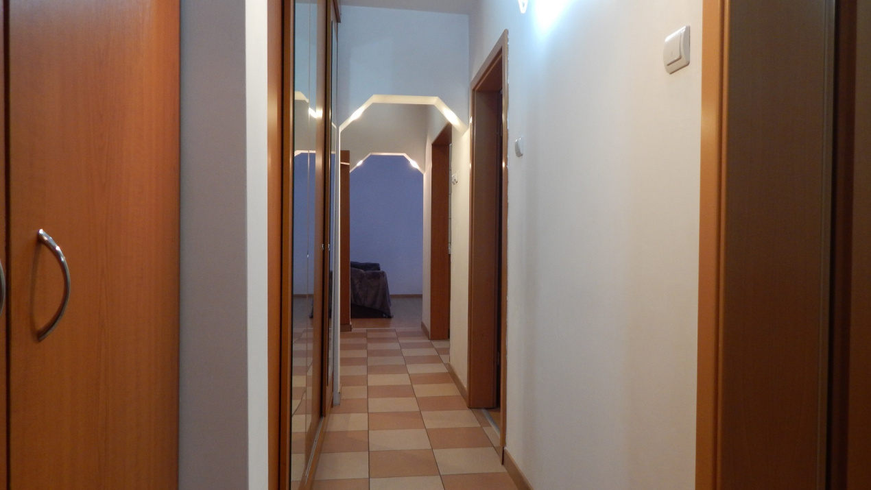 3 camere de inchiriat langa metrou Brancusi