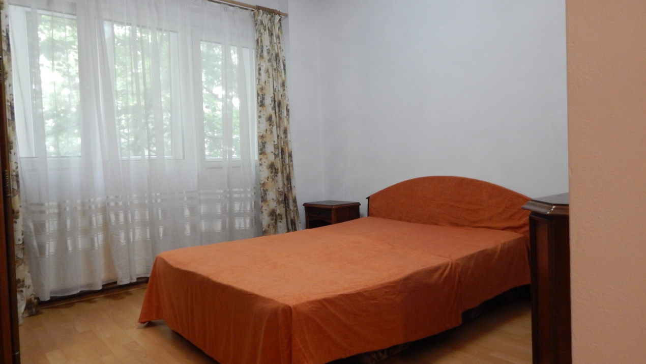 3 camere de inchiriat langa metrou Brancusi