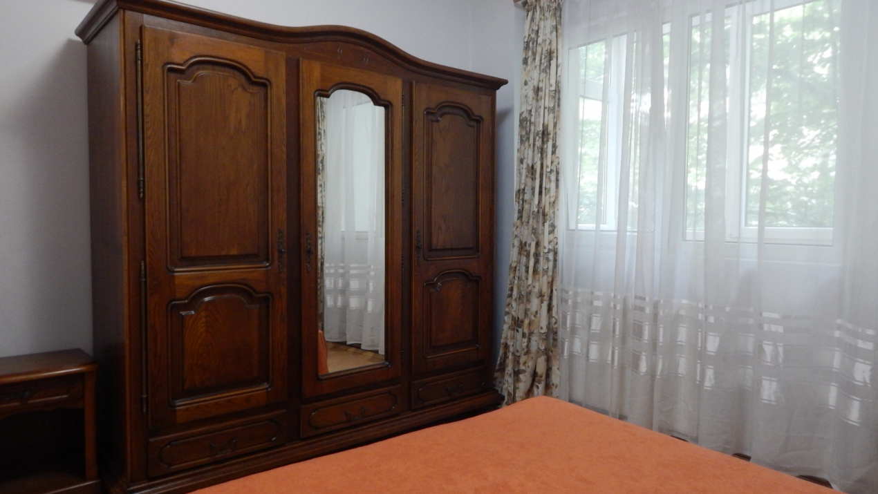 3 camere de inchiriat langa metrou Brancusi