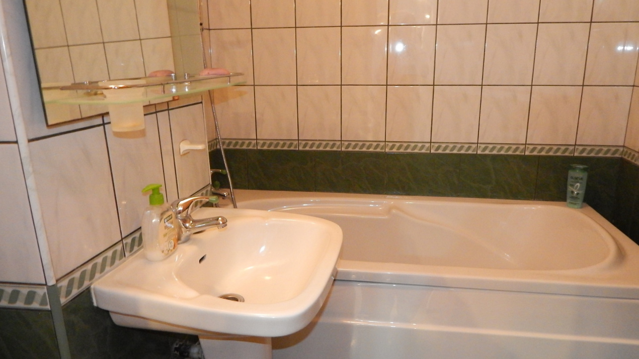 3 camere de inchiriat langa metrou Brancusi
