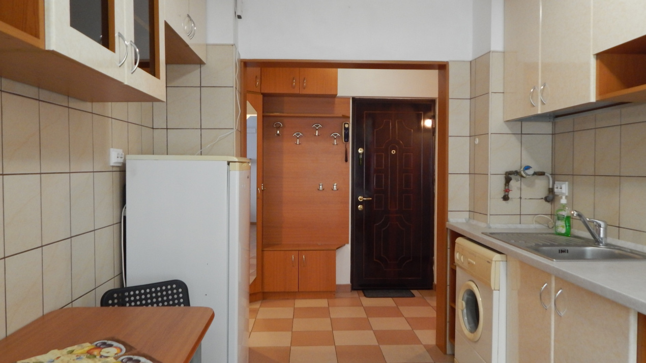 3 camere de inchiriat langa metrou Brancusi