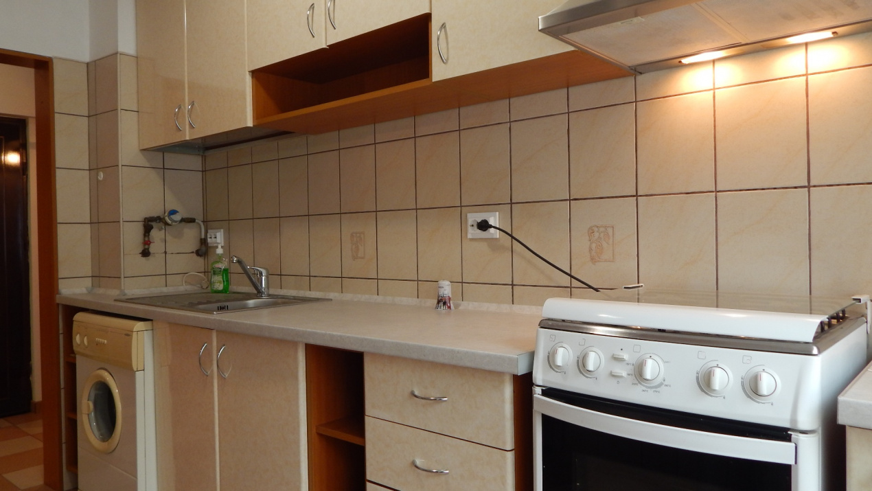 3 camere de inchiriat langa metrou Brancusi