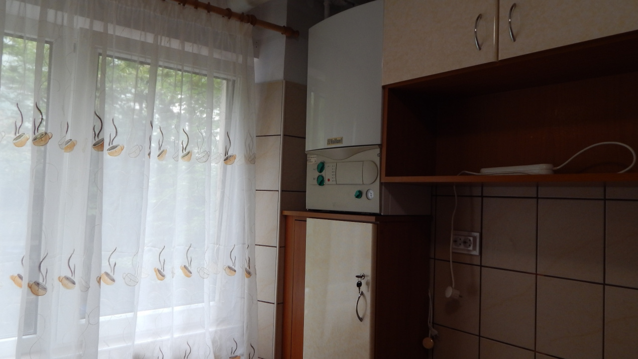 3 camere de inchiriat langa metrou Brancusi