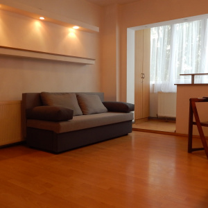 3 camere de inchiriat langa metrou Brancusi