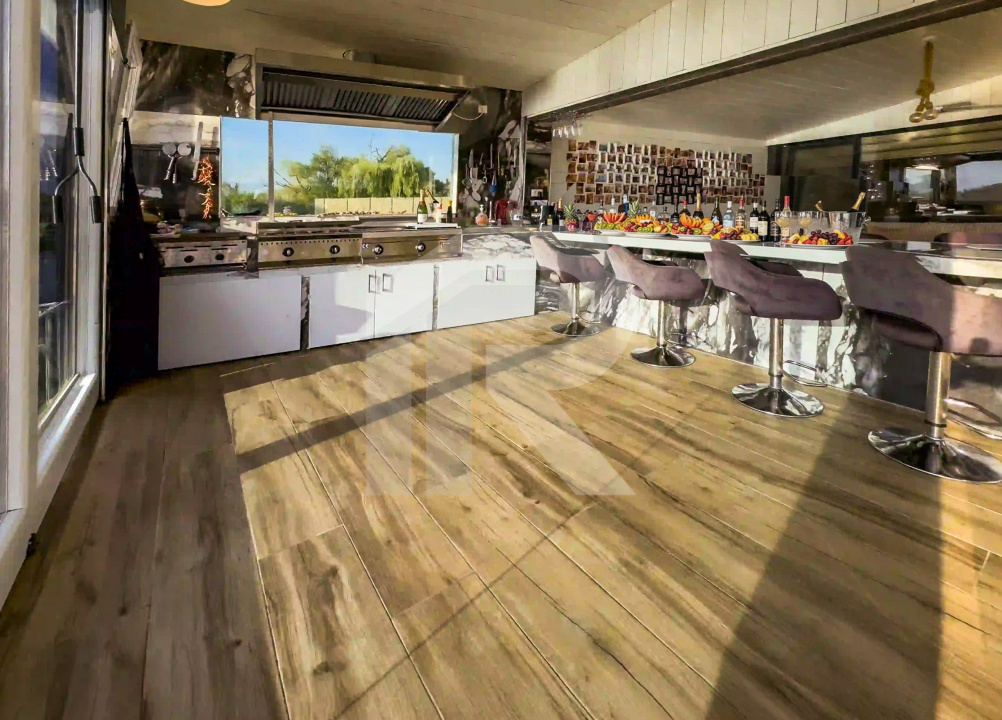 Pe Malul Snagovului, Unde Luxul Devine Cotidian